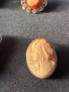 Vintage Cameo Portrait Brooch - Peach Cream Cameo Pin